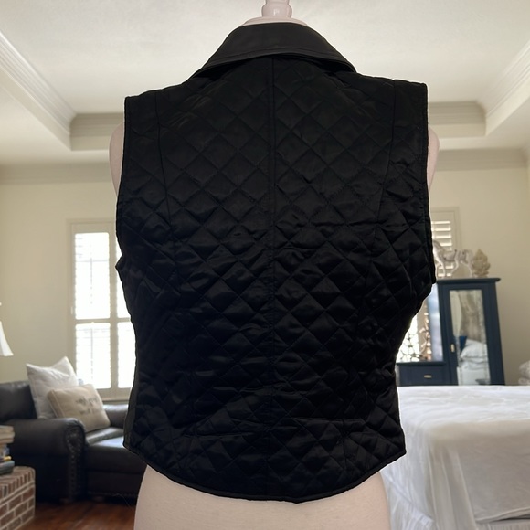 LEATHER FRONT VEST BY STUDIO SIENA BLACK LEATHER SIZE S. BACK IS MATERIAL. - Picture 3 of 16
